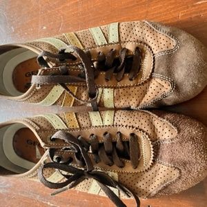 GEOX respira beige and brown size US 7